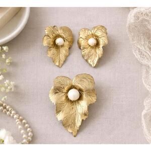 Vintage Sarah Coventry Jewelry Set | Gold Leaf Brooch & Clip-On Earrings